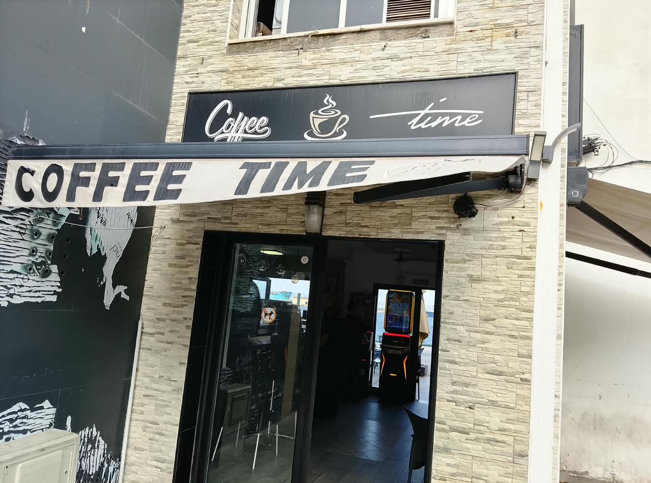Interior de Coffee Time Ceuta